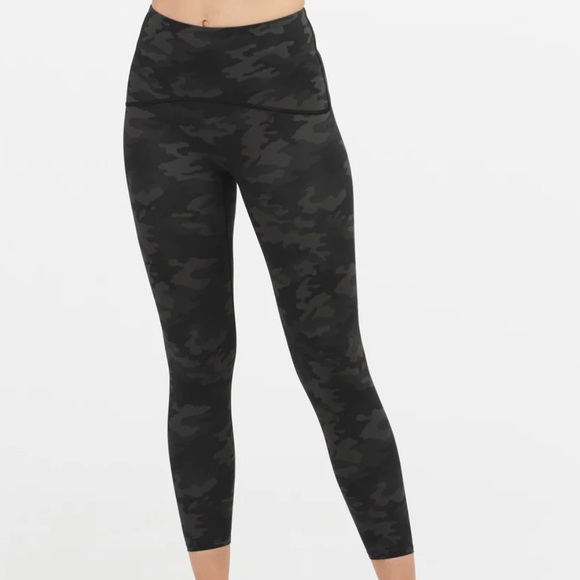 Booty Boost Active Camo 7/8  Leggings - Picture 2 of 4